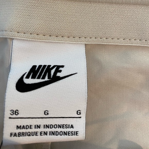 Nike Sportswear Style Essentials Unlined Cropped Pants | 36 Tapered Leg | Cream - Picture 8 of 8